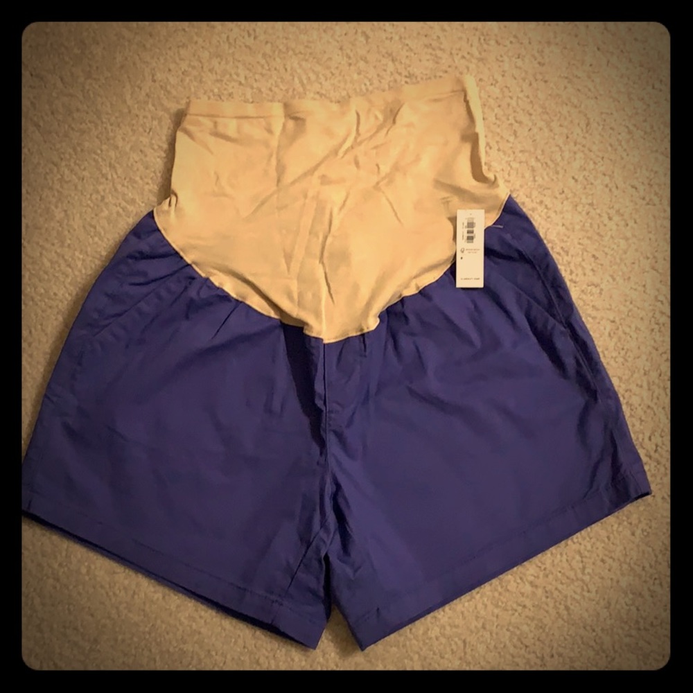 Old navy maternity shorts - new with tags
